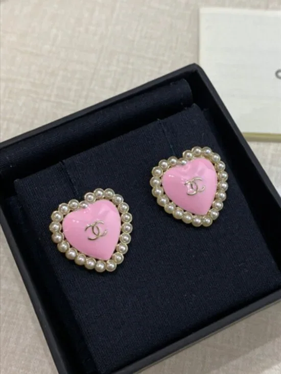 ✨ Chanel Heart Stud Earrings ✨ - Picture 2 of 6